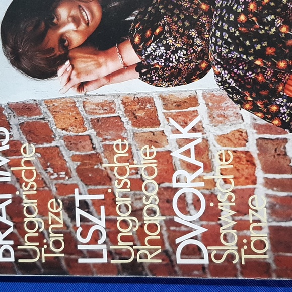 Philharmonisches Straatsorchester Hamburg performing Brahms Liszt and Dvorak - Picture 2 of 4